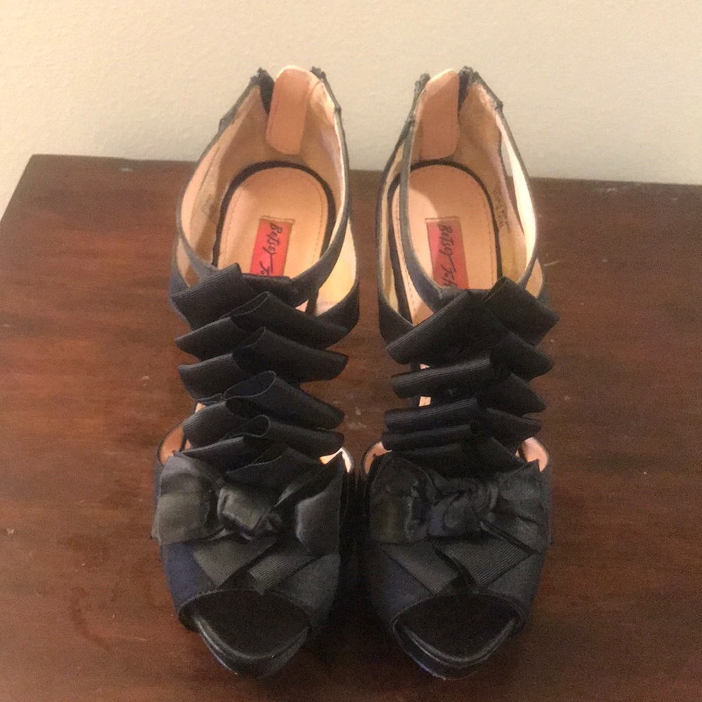Black platform pumps - Picture 3 of 4
